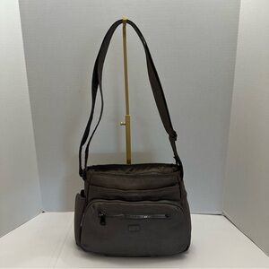 Lug Medium Crossbody with RFID - Shimmy SE